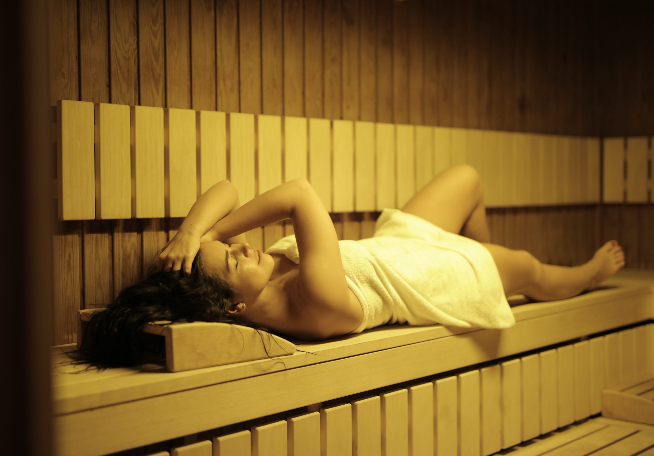 pexels-andrea-piacquadio-3967280 femme sauna